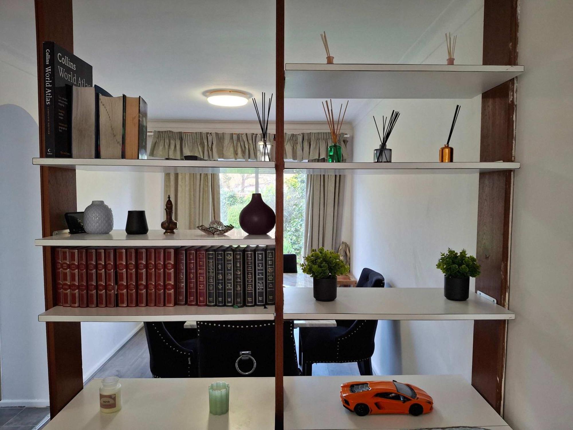 Nicely Decorated 3 Bedroom House Near Heathrow, London 斯坦斯 外观 照片